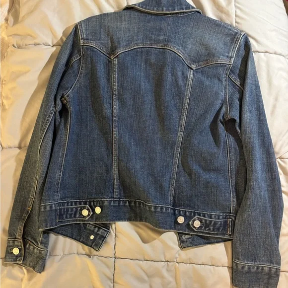 GAP Women's Classic Blue Jean Jacket - Picture 2 of 5